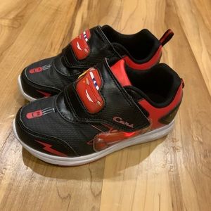 Light up lightening McQueen tennis shoes 11c Velc